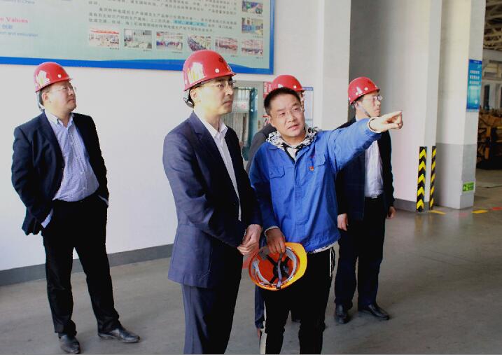 2018年4月9日，宣城市委常委、常务副市长汪谦慎来Z6尊龙凯时电缆参观调查