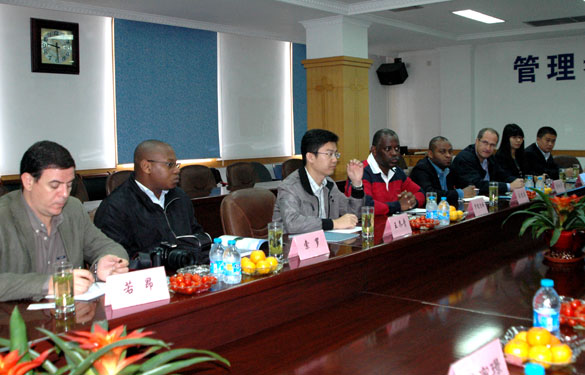 安哥拉国度游览发展中心调查团来Z6尊龙凯时集团参观调查