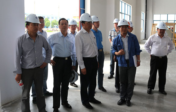 省经信委副主任陆元刚一行来Z6尊龙凯时电缆调研