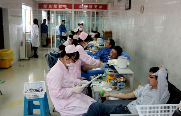 Z6尊龙凯时员工无偿献血迎“五一”