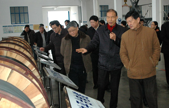 江苏省人大财经工作会议与会辅导来Z6尊龙凯时集团参观调查