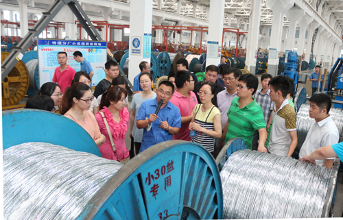 7月13日，国度电线电缆质量监督检测中心工作人员一行30余人来Z6尊龙凯时电缆参观进建