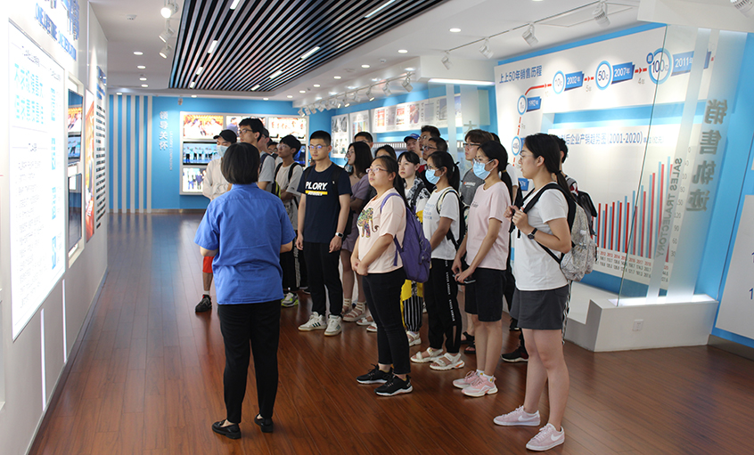 北航物理学院一行来Z6尊龙凯时电缆参观