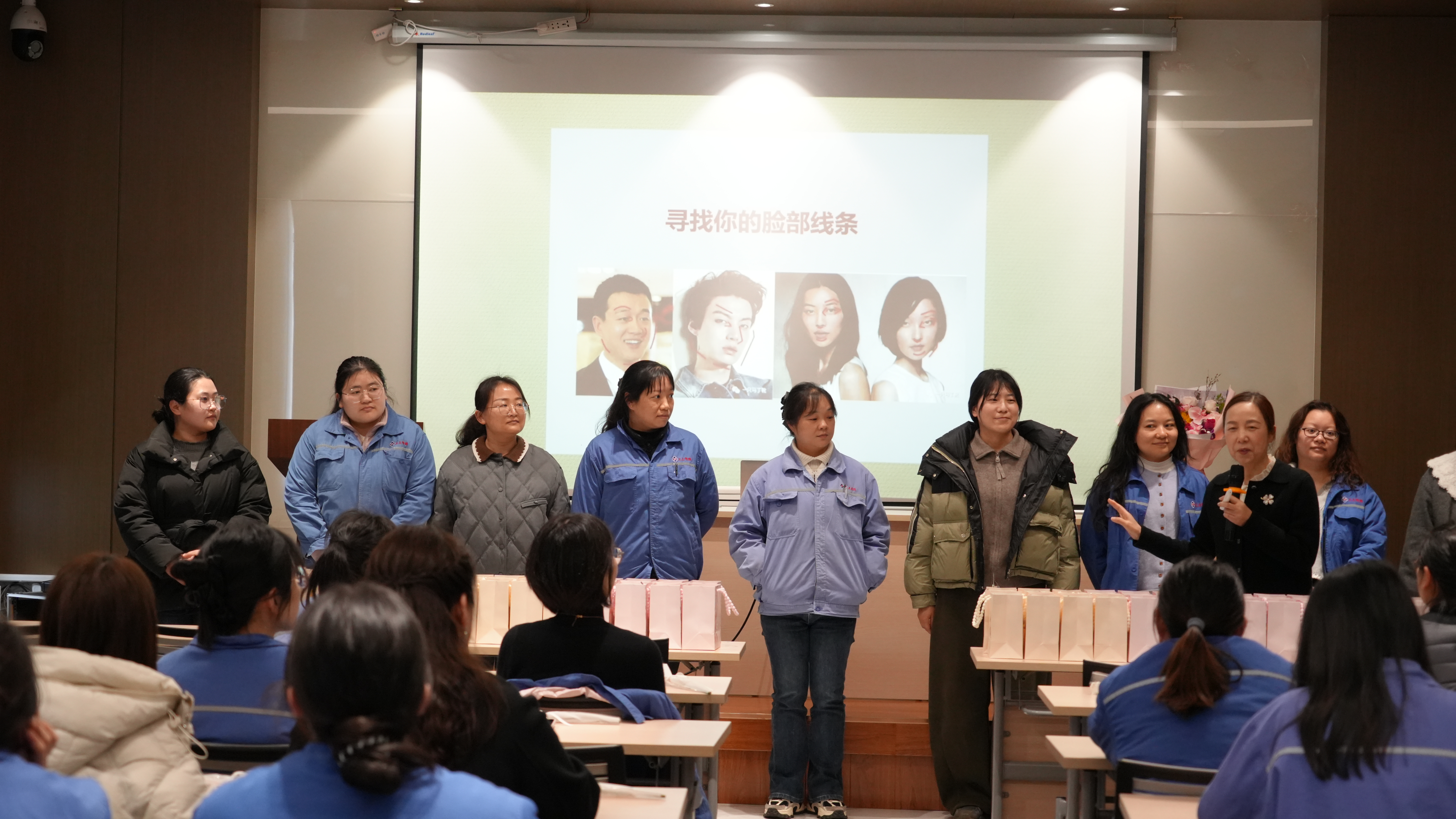 魅力职场，青春开放—Z6尊龙凯时电缆进行三八妇女节衣饰礼节专题讲座